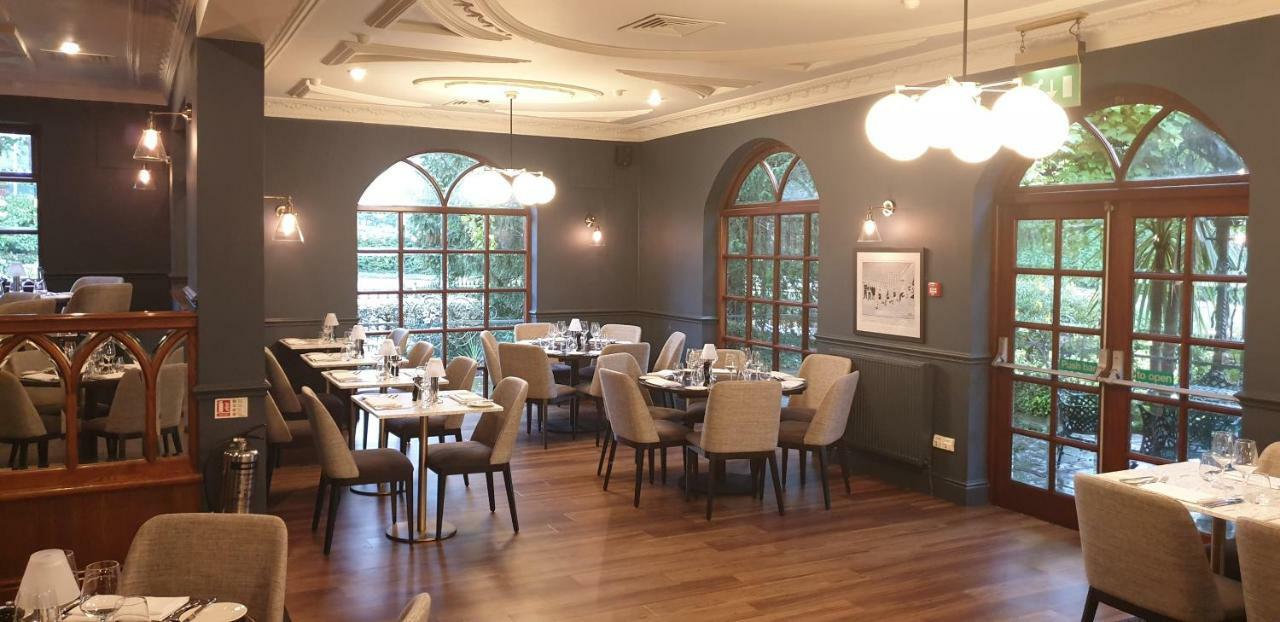Bredbury Hall Hotel ストックポート エクステリア 写真